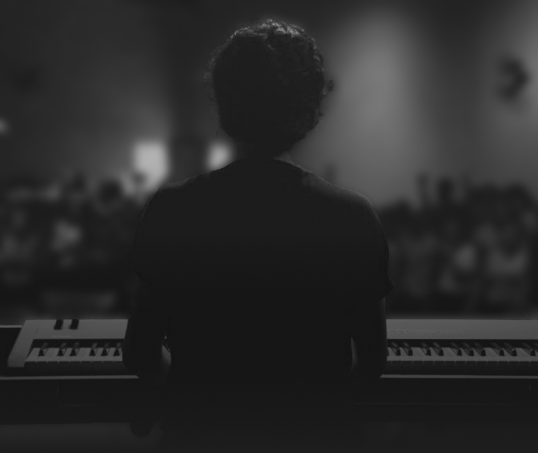 Foto de Welington tocando piano